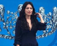 宋慧乔烟熏妆怎么画 一改往日的清纯风