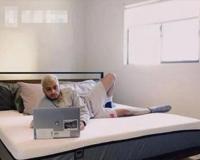 男子网络乞讨月入4万 一句＂我很穷＂网友们立马给他打钱