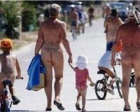 实拍国外天体海滩浴场高清图片 男女全裸狂欢尽情聊骚