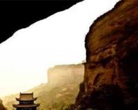 一夫当关万夫莫开的当是什么意思？