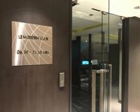 女子称住酒店深夜遭陌生男刷卡进入
