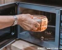 蚂蚁放进微波炉里加热会死吗，不会死(体积太小可以躲照射)