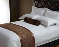 酒店床上一条长条布有什么用，这四个用途不知道就亏了