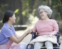 护理老人一天多少钱，300一天(24小时待命不同地区收费不同)