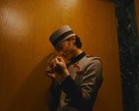 你都如何回忆我 带着笑或是很沉默