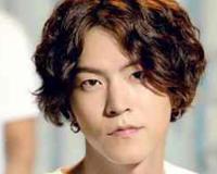 自然卷男生适合什么发型