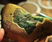 翡翠原石赌石的8大技巧6大注意事项 学会了你就成超神啦