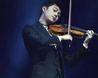 张靓颖获绯闻男友力挺 透露生活细节疑同居 男方曾是她婚礼伴郎