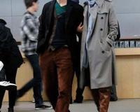 70岁王石与田朴珺首次带娃逛商场 网友 这就是嫁给爱情的样子