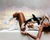 黑人女孩因患白癜风变身白人