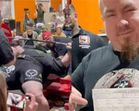 吉米科尔布连破卧推世界纪录介绍(612.5公斤封神)