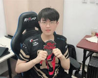 姿态直播热度超越PDD(美女辅助李冉也被带火)