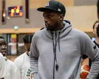 罗尔邓当主教练了(被湖人解雇后去了南苏丹谋了教练工作)