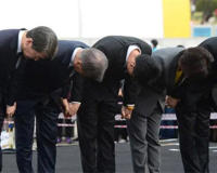 参加葬礼吊唁时磕几个头是对的(有的人不磕头)