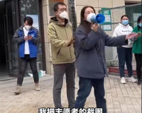 刘红英缺席女儿成人礼事件(到底是谁错了)