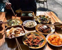 桌上不摆三盘菜是什么意思(还有好多规矩要遵守)