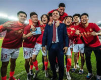 恒大球员最新转会消息(踢球的真不愁找工作啊)