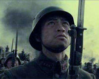 电影《八佰》撤档原因不可描述，还好重新定档