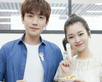 朱一龙宋轶在一起了吗 机场亲密拉手吓坏粉丝