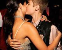 贾斯汀比伯赛琳娜为何分手 她是无法忘记的宝贝