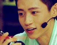 魏晨七年不敢打的电话是现任吗  泛红的眼圈湿了少年的心