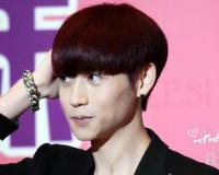 魏晨七年不敢打的电话是现任吗  泛红的眼圈湿了少年的心