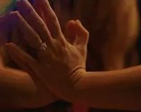 酒店的大镜子对着床做什么用的