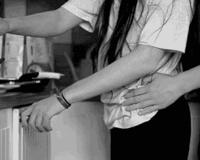 酒店的大镜子对着床做什么用的