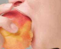 情侣爱爱前，为啥总忍不住咬对方