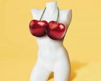 为什么有的女生胸大，有的却胸小