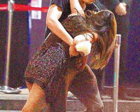 我可以骚你不能扰揭秘酒吧附近捡尸背后的秘密