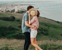 男人喜欢摸女人胸的5个原因