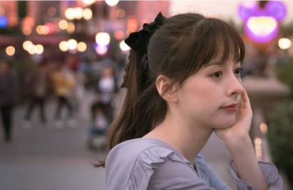 晚上爷爷总是压到妈妈身上，看到爷爷和妈妈抱在一起