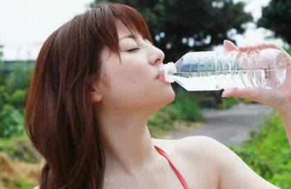 在车里做那个是什么样的体验 幅度太大差点被玩坏