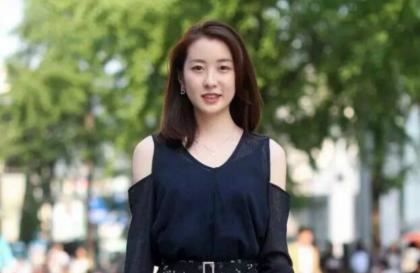 在车后座肉同事 停车场里被要了好几次