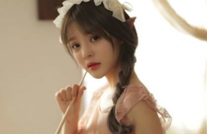 在车后座肉同事 停车场里被要了好几次