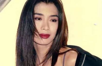 凭借三级片拿金马奖，吴家丽是第一个，看看她都演了什么三级片