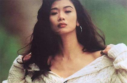 凭借三级片拿金马奖，吴家丽是第一个，看看她都演了什么三级片