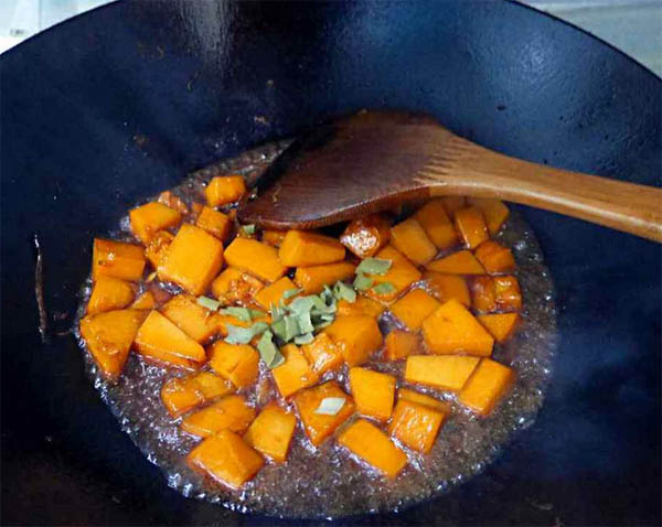 南瓜和什么一起炒好吃 怎样炒南瓜好吃又简单
