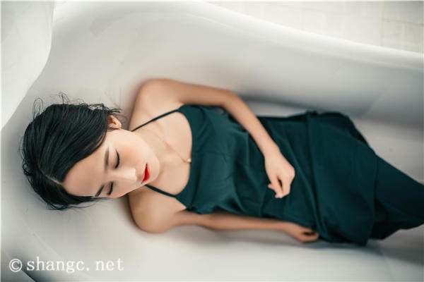 经期有黑色血块正常吗 五大原因告诉你经期有黑血块的危害