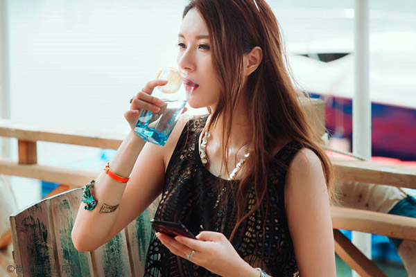 女生涂指甲油的危害 10个危害一定要看看