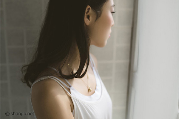 女生主动找男生聊天对不对 姿态太高并不是好事