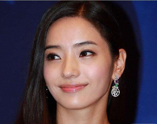 韩彩英拍过的三级片 《爱乱伴侣》韩彩英全裸床戏