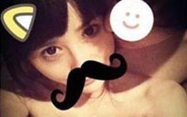 李炜托奶门图片原照 获封为“托奶李天王”