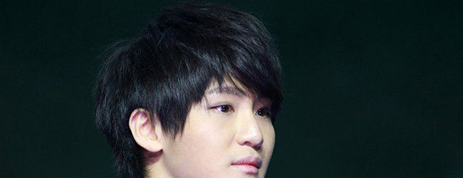 李炜托奶门图片原照 获封为“托奶李天王”