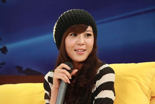 李金铭的胸有多大 李金铭露胸走光照片