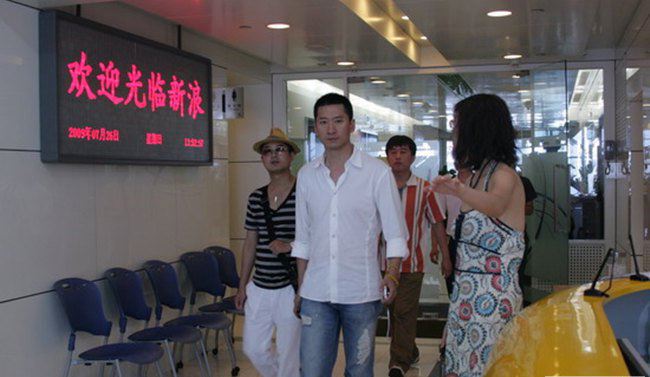周杰车祸门事件 周杰撞车逃逸真相