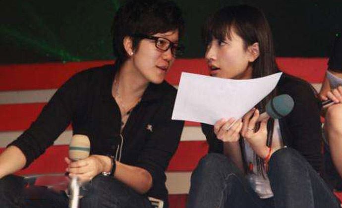 李霄云刘惜君怎么了 两人真的有les恋吗？