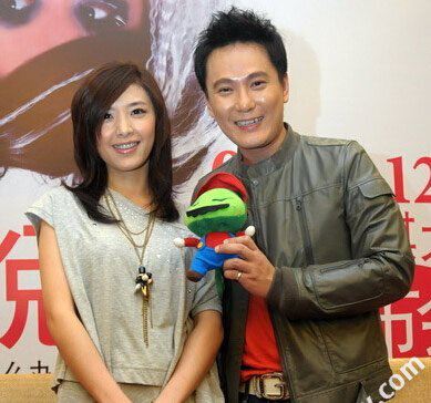 张信哲的老婆到底是谁 和黄韵玲的真实关系