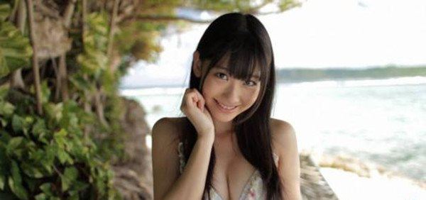 柏木由纪的工口姿势照 泳池边写真和作品番号封面